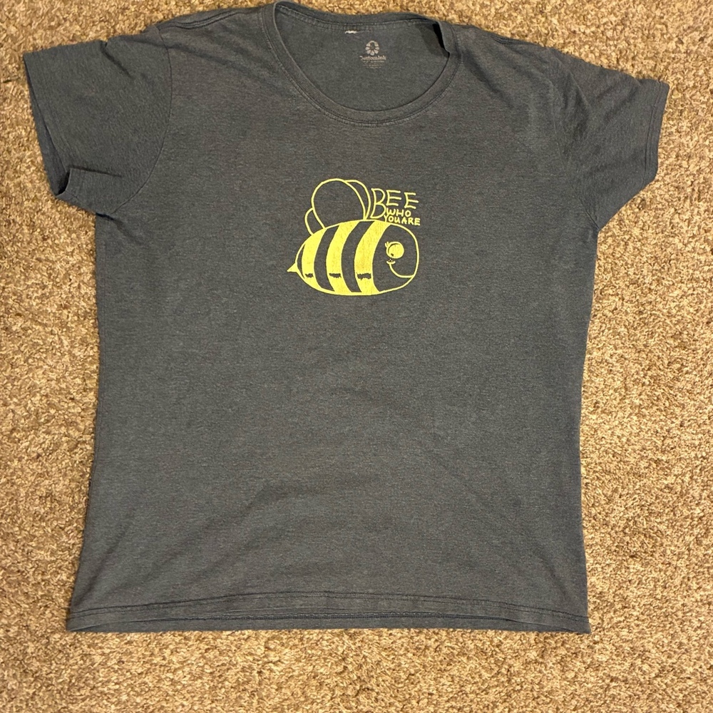 Custom Ink Bee Who You Are Graphic Tee Charcoal Gray Heather T-Shirt Medium‎